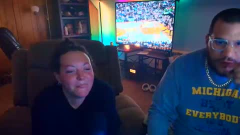 Snapshot of smokewithus2519 chatting on October 26, 2025, 1:11 am Come Smoke With Us online show from October 26, 2025, 1:11 am