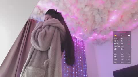 Snapshot of smolsonja chatting on October 19, 2025, 2:45 am Sonja online show from October 19, 2025, 2:45 am