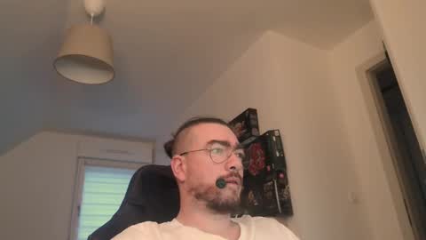 Snapshot of smoothie987987 chatting on December 4, 2024, 7:06 am AllDayIDream online show from December 4, 2024, 7:06 am