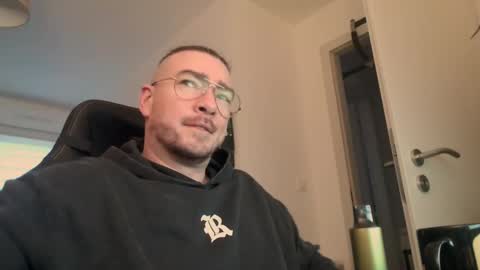 Snapshot of smoothie987987 chatting on December 5, 2024, 7:16 am AllDayIDream online show from December 5, 2024, 7:16 am