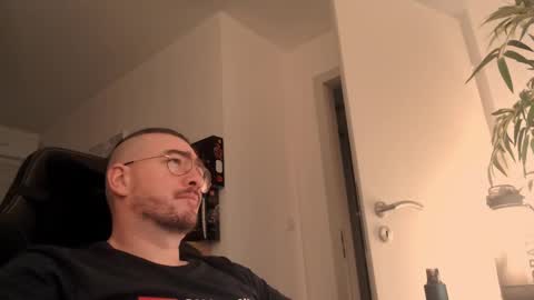 Snapshot of smoothie987987 chatting on December 14, 2024, 11:56 pm AllDayIDream online show from December 14, 2024, 11:56 pm