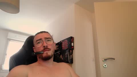 Snapshot of smoothie987987 chatting on October 1, 2025, 1:50 pm AllDayIDream online show from October 1, 2025, 1:50 pm