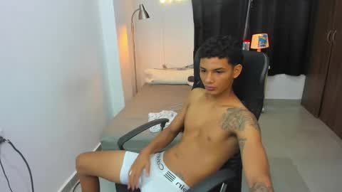 snak_master1 online show from November 7, 2025, 4:18 pm