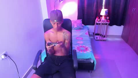 snak_master1 online show from November 25, 2025, 3:01 pm