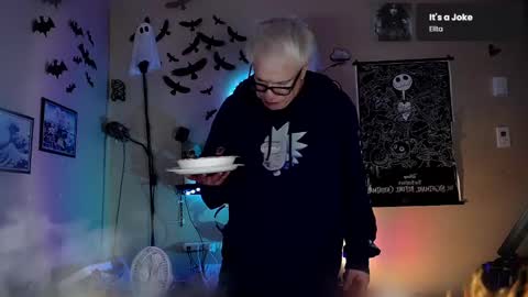 Snapshot of snarfle chatting on December 4, 2024, 5:49 am Viiscount Snarfle Von Snarfenberg online show from December 4, 2024, 5:49 am