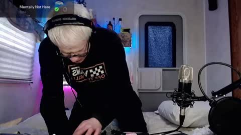 Snapshot of snarfle chatting on March 4, 2025, 11:32 pm Viiscount Snarfle Von Snarfenberg online show from March 4, 2025, 11:32 pm