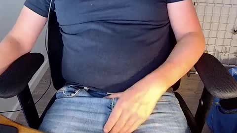 Sneakybill online show from September 15, 2025, 9:04 pm