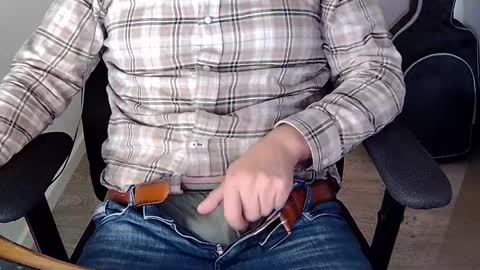 Sneakybill online show from October 20, 2025, 6:36 am