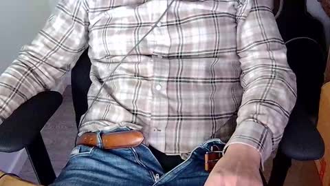 Sneakybill online show from October 21, 2025, 8:42 pm