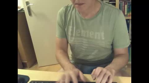 sneaxfreund online show from January 18, 2026, 12:03 am