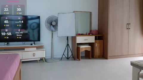 Snapshot of snejinkamisha chatting on September 18, 2025, 11:18 pm SnejinkaMisha online show from September 18, 2025, 11:18 pm