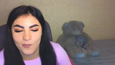 Snapshot of snickertail chatting on November 21, 2025, 3:33 pm Olivia online show from November 21, 2025, 3:33 pm