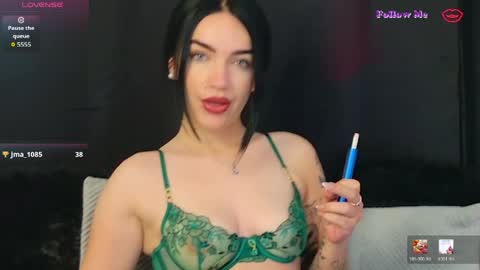 Snapshot of snow_white_19 chatting on June 5, 2026, 8:42 am snow white 19 online show from June 5, 2026, 8:42 am