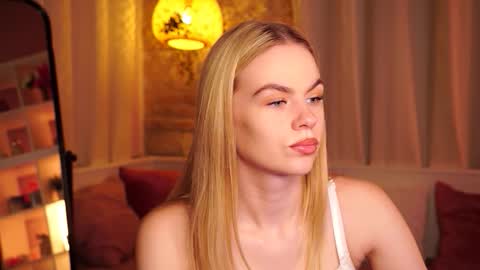 Snapshot of snowbarbieee chatting on September 23, 2025, 8:39 am Hanna online show from September 23, 2025, 8:39 am