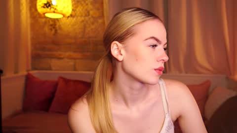 Snapshot of snowbarbieee chatting on September 29, 2025, 8:41 am Hanna online show from September 29, 2025, 8:41 am