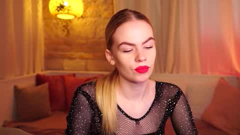 Snapshot of snowbarbieee chatting on October 6, 2025, 7:50 am Hanna online show from October 6, 2025, 7:50 am