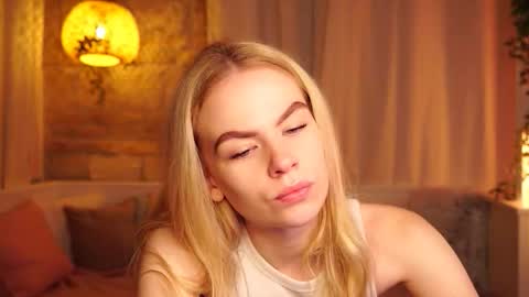 Snapshot of snowbarbieee chatting on November 3, 2025, 9:43 am Hanna online show from November 3, 2025, 9:43 am