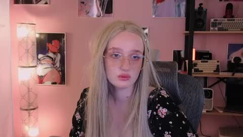 Snapshot of snowflakeskitty chatting on June 3, 2026, 5:10 am Ellie online show from June 3, 2026, 5:10 am