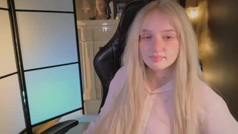 Snapshot of snowflakeskitty chatting on June 7, 2026, 5:33 am Ellie online show from June 7, 2026, 5:33 am