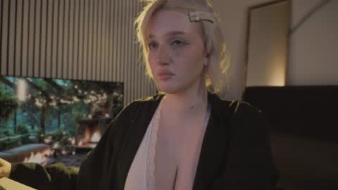 Ellie online show from June 21, 2026, 5:32 am