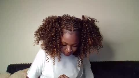 Snapshot of snowie_eyes chatting on June 5, 2026, 4:02 pm Snowie eyes online show from June 5, 2026, 4:02 pm