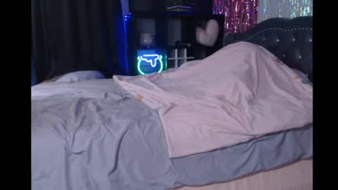 Snowie Rose online show from April 21, 2026, 1:42 am