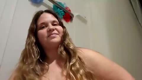 SnowwFoxxx online show from April 21, 2026, 12:12 am