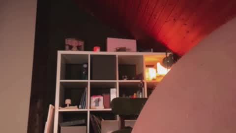 S online show from November 18, 2025, 7:07 pm