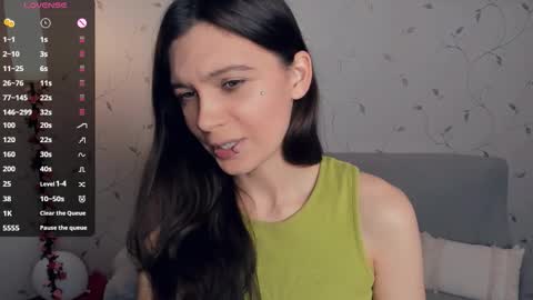 Snapshot of so__sweet chatting on October 12, 2025, 8:13 am Alice - Birthday Girl online show from October 12, 2025, 8:13 am