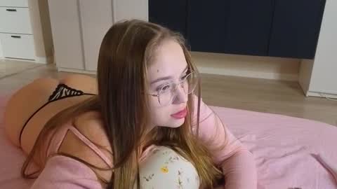 Sophy online show from December 1, 2025, 6:24 pm