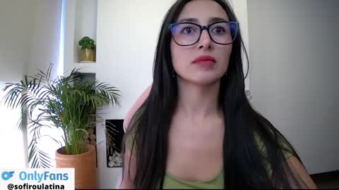 soffi_rousel_ online show from November 25, 2025, 7:03 pm