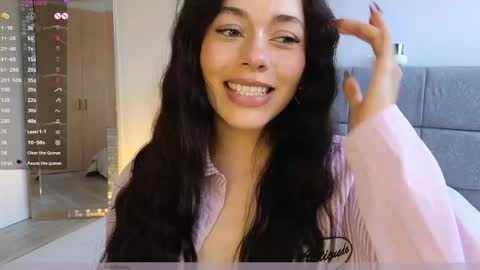 Snapshot of soffimoon_ chatting on May 19, 2026, 8:37 pm IG Soffimoon I THANK YOU FOR LEAVING YOUR FOLLOW online show from May 19, 2026, 8:37 pm
