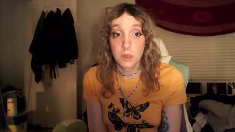 Snapshot of soffpurr chatting on November 14, 2025, 5:06 am Lilytea online show from November 14, 2025, 5:06 am