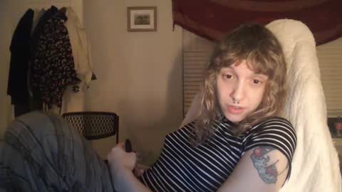 Snapshot of soffpurr chatting on December 14, 2025, 8:52 am Lilytea online show from December 14, 2025, 8:52 am