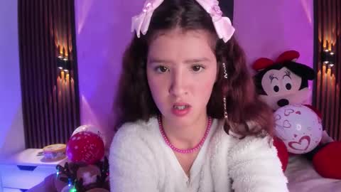 sofi_cuttie online show from November 16, 2025, 2:50 am