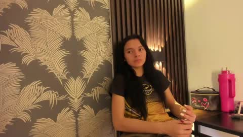 Snapshot of sofi_lassa_ chatting on April 15, 2026, 1:45 am SOFIA online show from April 15, 2026, 1:45 am