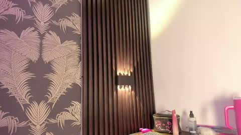 Snapshot of sofi_lassa_ chatting on April 22, 2026, 1:41 am SOFIA online show from April 22, 2026, 1:41 am