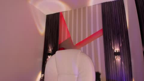 Snapshot of sofi_lassa_ chatting on May 7, 2026, 1:44 am SOFIA online show from May 7, 2026, 1:44 am