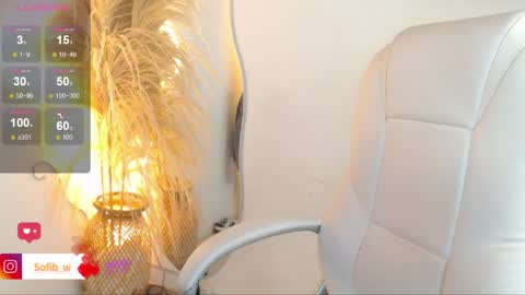 Snapshot of sofi_lennox chatting on July 7, 2026, 12:42 pm Sofi online show from July 7, 2026, 12:42 pm
