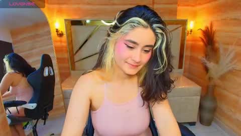 Snapshot of sofi_r_ chatting on November 30, 2025, 1:26 pm sofi_r_ online show from November 30, 2025, 1:26 pm