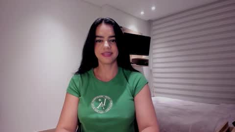 Snapshot of sofi_saenzz chatting on October 8, 2025, 12:08 am Sofi Saenzz online show from October 8, 2025, 12:08 am