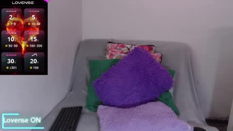 sofia  whitee online show from October 1, 2025, 7:14 am