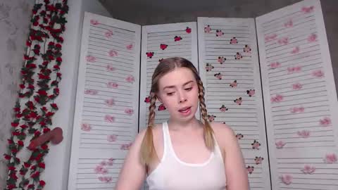 Sofia here online show from November 25, 2025, 12:10 am