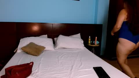 sofia_mooon online show from September 17, 2025, 3:30 am