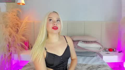 SOFIA PAMELA online show from September 28, 2025, 3:17 pm