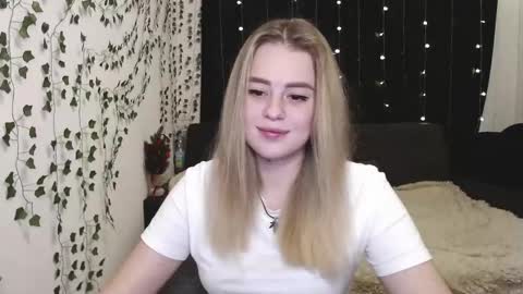 sofia_rosemary online show from January 9, 2025, 12:30 pm