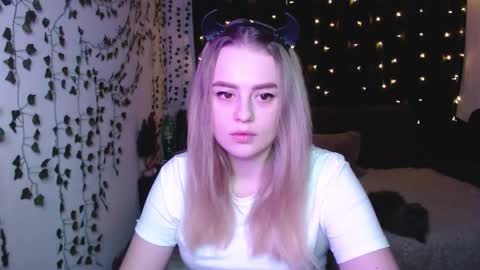 sofia_rosemary online show from February 3, 2025, 12:47 pm