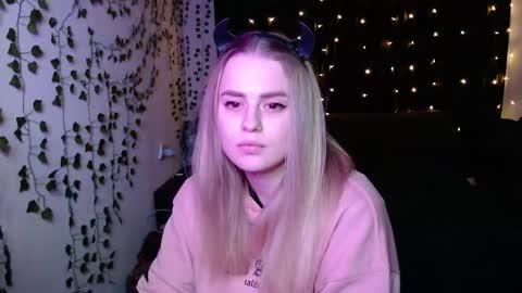 sofia_rosemary online show from February 19, 2025, 3:05 pm