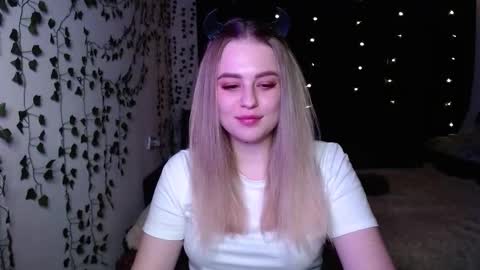 sofia_rosemary online show from March 7, 2025, 4:11 pm