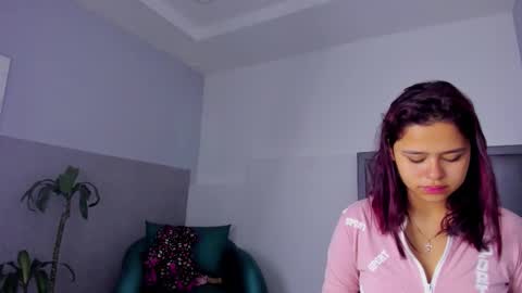 Sofa online show from October 3, 2025, 11:18 am